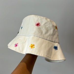 Flower bucket hat